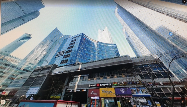 마린시티2로 33 제니스스퀘어 빌딩, B동 4층에 '더제니스치과'가 있다.