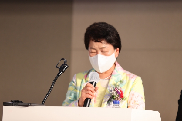 노아병원 이사장 도영희 권사(본지 이사/남부산교회)가 운영위원장에 취임하는 박보서 권사의 프로필을 소개했다.