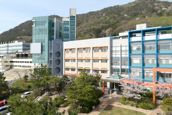 고신대학교 대학일자리플러스센터가 고용노동부 및 한국고용정보원이 주관한 성과 평가에서 '우수' 최고 등급을 획득했다.