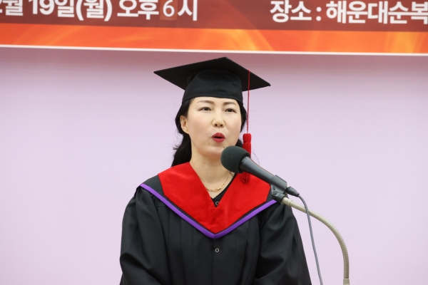 졸업생 대표로 답사에 나선 정가경 학우(신학원).