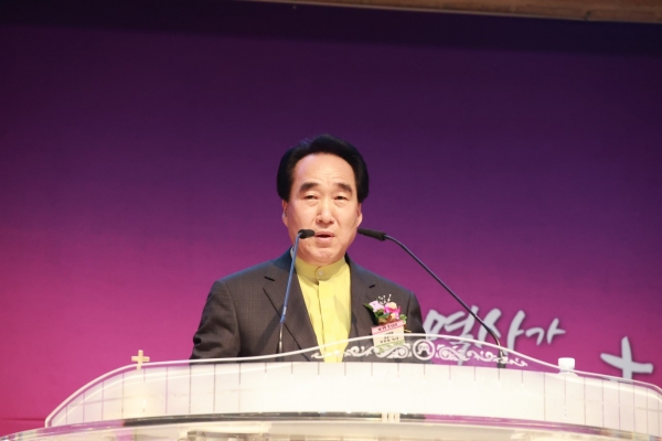 부총회장 송종철 목사의 1부 개회예배 사회