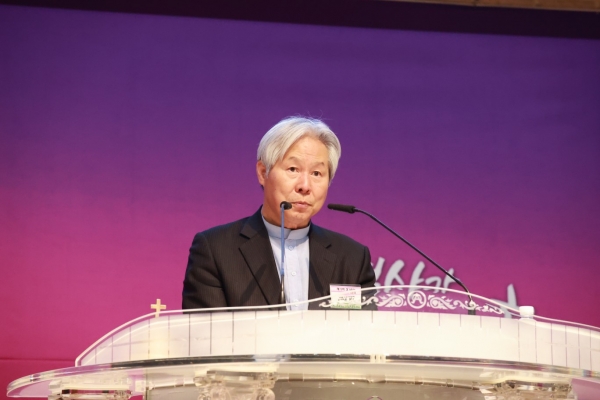 서부지방회장 강대은 목사의 성경봉독(창2:10-14)