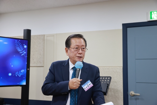 총회 재무 윤용철 목사의 1부 예배 인도