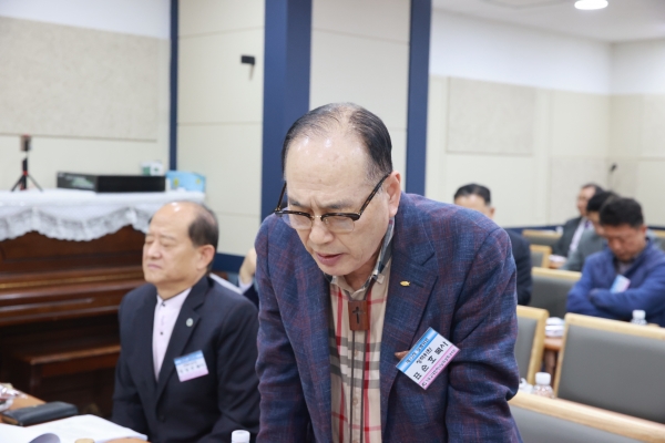 정책위원 표순호 목사의 개회기도