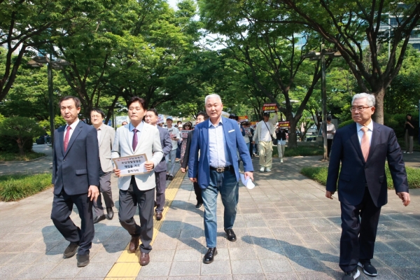 부산지방경찰청 앞 규탄집회 후 검찰청 이동