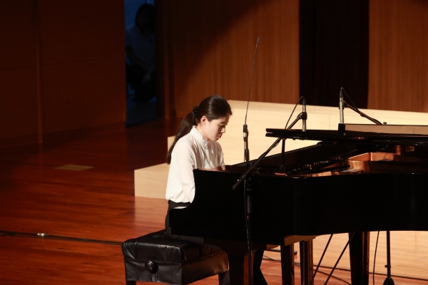 Piano 박송이의• 주 하나님 지으신 모든 세계(찬송가 39장)• 베토벤 피아노 소나타 14번 월광 중 3악장