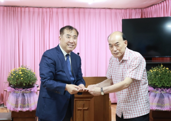 해운대구기독교연합회 임원회는 지난 7월 11일(금) 오후3시 신성교회를 방문해 성금 200만 원을 전달하며 위로와 격려를 전했다.