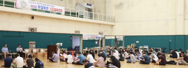 지난 9월 16일(화) 부산 기장 실내체육관 보조경기장에서 목회자 부부 160여 명이 참석한 부산지역침례교목회자연합회(부침목연, 연합회장 백승복 목사) 체육대회가 열렸다.