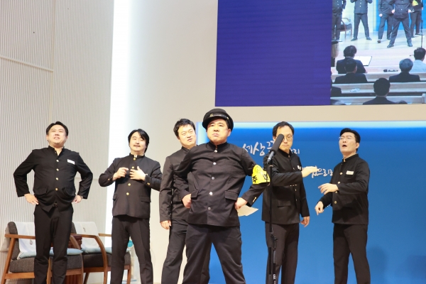 예장통합 부산동노회 장로회(회장 임화발 장로)가 주최한 「목사님과 함께하는 2025 엘더 찬양음악회」가 지난 9월 21일(주일) 오후 5시 초읍교회(담임 최일문 목사) 본당에서 성황리에 개최됐다.