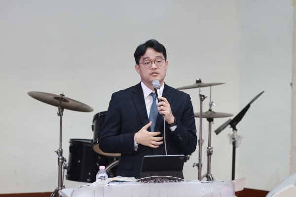 수영로교회 박정권 부목사가 ‘시편 40편 17절’, “내가 즐기는 것, 주가 기뻐하시는 것”이라는 제목으로 설교했다.