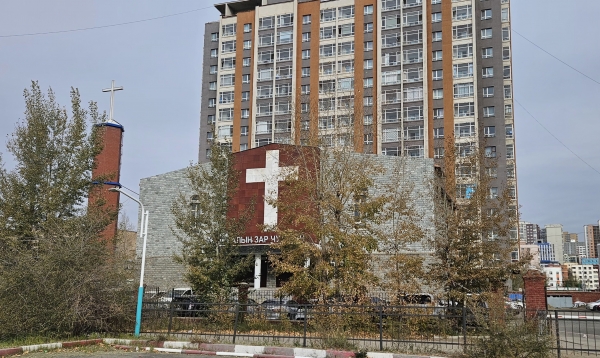 한국에서 일하다 돌아온 몽골인들과 그 가족들을 품으며 1999년 10월 5일 시작된 울란바토르선교교회는, ‘전도합시다’라는 표어 아래 복음이 전혀 없던 땅에 하나님의 사랑을 심어왔다.