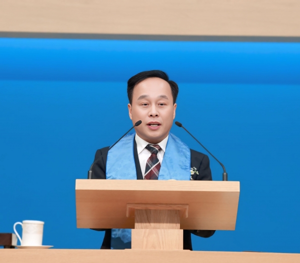 제45회기 회장 임화발 장로(평화교회)의 총회 사회