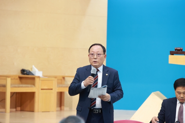 총무 남택우 장로의 의사 진행