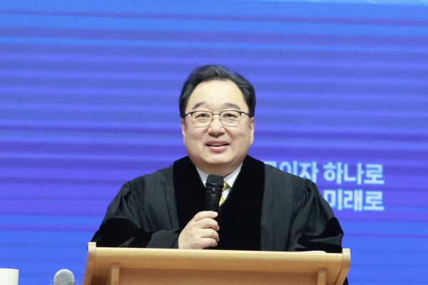 대구동일교회 오현기 담임목사의 '새성전 입당 감사예배 및 임직 은퇴 예배' 집례.