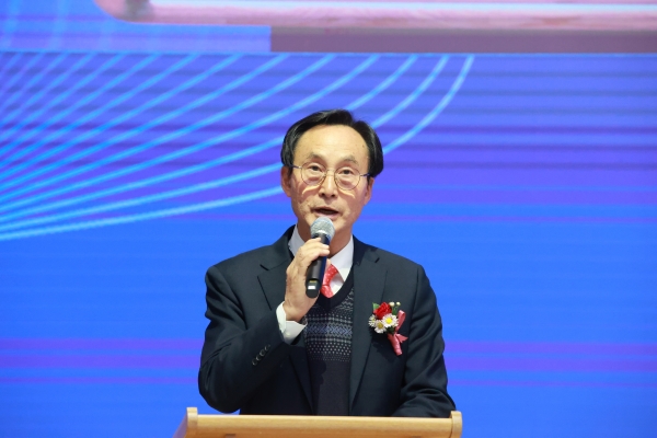 설창환 장로(건축위원장)의 새 성전 건축 경과와 시설 소개 영상 상영