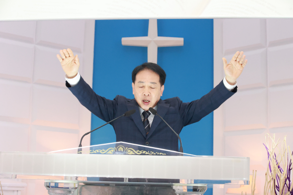 외간교회 장인용 목사의 축도