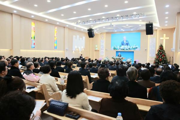 지난 11월 30일(주일) 오후 3시 창립 45주년을 맞은 학장제일교회(당회장 안효찬 목사)가 본당 은혜홀에서 '원로장로 추대 및 은퇴⦁임직 예식'을 경건하고 감격스럽게 거행했다.