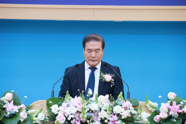 노회서기이자 서부시찰장인 선성기 목사(백양로은혜교회)가 창세기 32장 9~12절 말씀을 봉독했다.