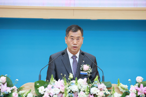 준비위원장 정강완 장로의 광고 및 인사