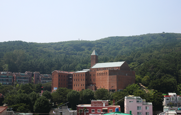 부산 수영구 황령산로 42 (남천동) 소재 부산중앙교회 전경
