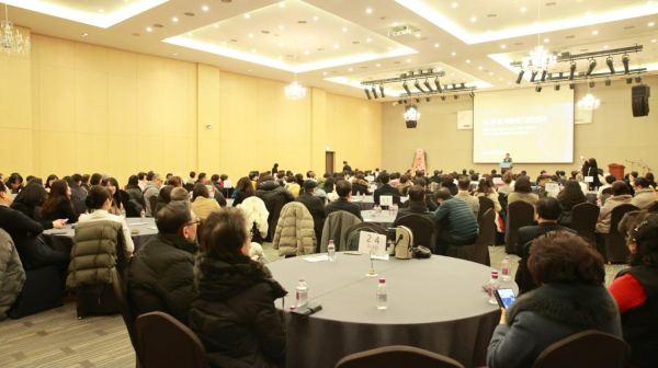 (재)가나안교육원(이사장 김성우 장로)과 영남가나안농군학교(교장/설립자 이현희 목사)가 주최한 ‘제11회 가나안 리더십 포럼’이 지난 9일(금) 오후 6시, 경남정보대학교 센텀캠퍼스 컨벤션홀에서 개최됐다.이날 포럼에는 국민의힘 당 대표 특보단장을 맡고 있는 김대식 국회의원(국민의힘·사상구)이 강사로 초청돼 ‘AI가 열 새로운 대한민국’을 주제로 강연을 펼쳤다.