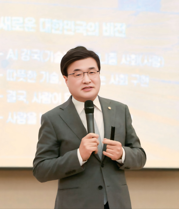 국민의힘 당 대표 특보단장을 맡고 있는 김대식 국회의원(국민의힘·사상구)이 강사로 초청돼 ‘AI가 열 새로운 대한민국’을 주제로 강연을 펼쳤다.