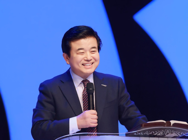 주강사 김성곤 목사((풍성한교회 담임/두날개선교회 대표/칼빈대 석좌교수)는 ▲‘복음의 절대 능력’ ▲‘제자 삼는 세계 비전’ ▲‘하나님이 디자인하신 건강한 교회’라는 세 가지 핵심 메시지를 중심으로 강연했다.