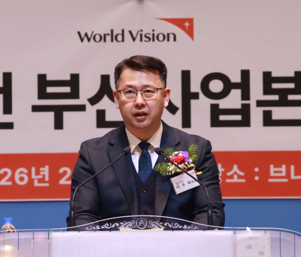 이우식 목사(금정구·동래지회 총무, 장전교회)의 성경봉독(베드로전서 4장 7~10절)