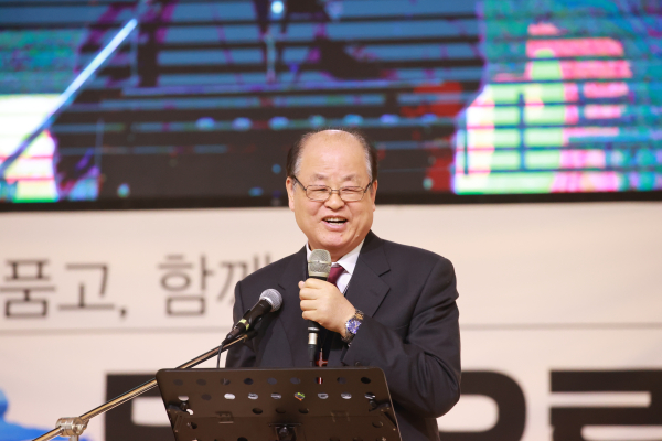 부희연 설립자이자 초대 대표이며 이사장인 이건재 목사(순복음강변교회)의 메시지 선포