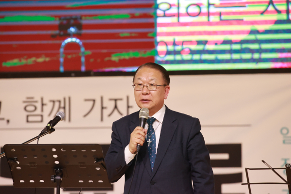 부산부활절연합예배 준비위원장 김영완 목사(부교총 상임회장/하단교회 담임)가 부활절에 개최하는 부활절연합예배 준비상황 및 연합과 일치를 목적으로 부희연 산하 300여 교회별 10명 참석을 당부했다.