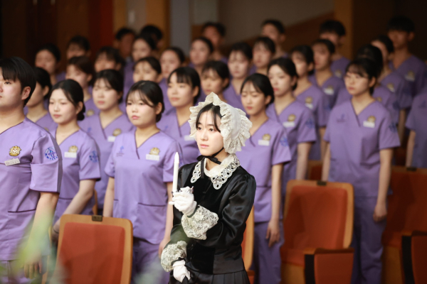 고신대학교(총장 이정기) 간호대학(학장 권수혜)은 3월 20일(금) 오후 2시 송도캠퍼스 성산관에서 제57회 나이팅게일 선서식을 개최했다.