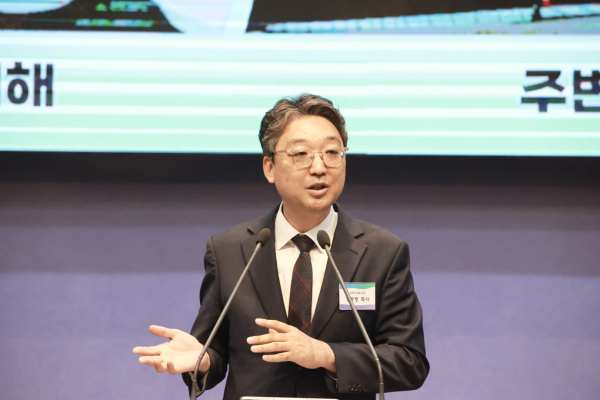 정통령 목사(김천 더세움교회)의 ‘한 사람의 열 걸음보다, 열 사람의 한 걸음'이라는 주제의 모델 사례 발표