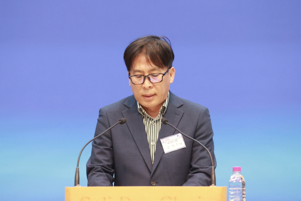 유현준 서기(부산동산교회)의 성경봉독(디모데후서 2장 21~22절)
