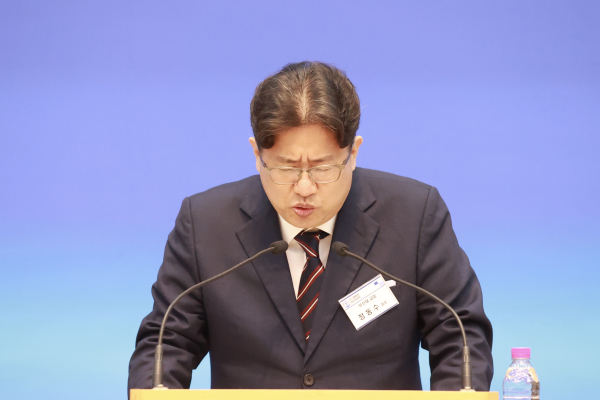 정동수 직전회장(부산대교회)의 개회기도