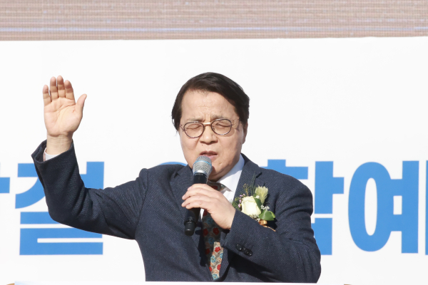 부산기독교총연합회 증경회장 정성훈 목사(동래중앙교회 원로, 증경회장)의 축도