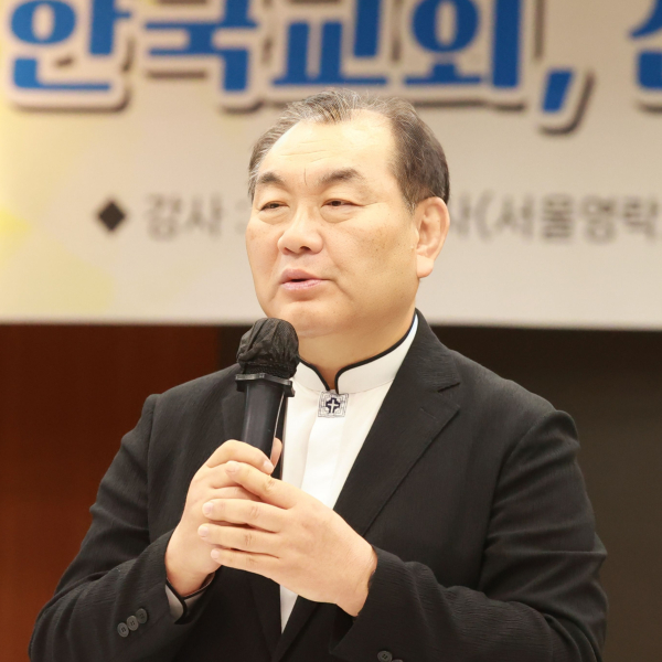 “한국교회 신뢰회복 어떻게 할 것인가?”라는 주제로 서울영락교회 김운성 위임목사가 강연했다.