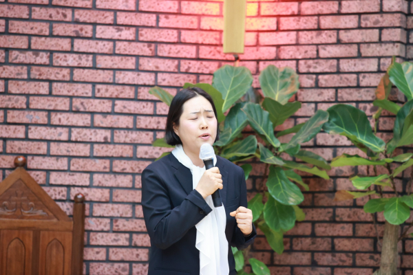 제주순복음교회 표성지 전도사(제주순복음교회)의 ‘나는 무익한 종입니다’ 찬양