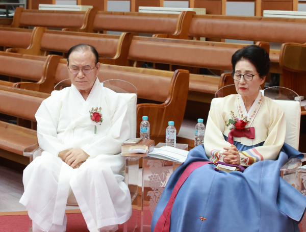 강헌식 목사와 아내 서은희 사모