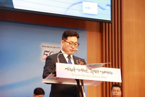 총회 서기 이천영 목사(순복음아름다운교회)의 공로목사 추대사.