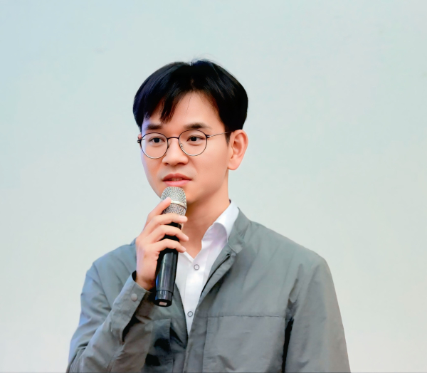 주제 발표자로 나선 한국은행 부산본부 이광원 경제조사팀장은 먼저 자신의 경력과 한국은행의 경제전망 과정에 대해 소개했다.