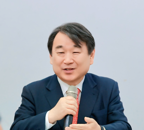 동서대학교 선교복지대학원장 남일재 교수의 포럼 사회