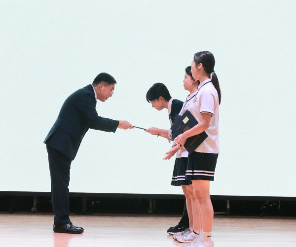 거제교회, 계성여고 학생들에게 해피장학금 전달