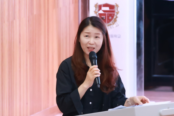 사회를 맡은 계성여고 취업부 부장 변현실 교사